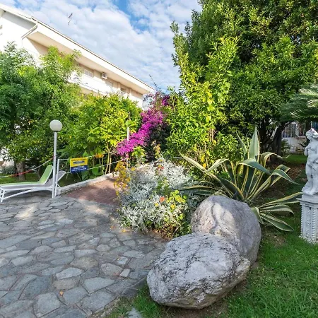Stunning In With Beach Nearby *