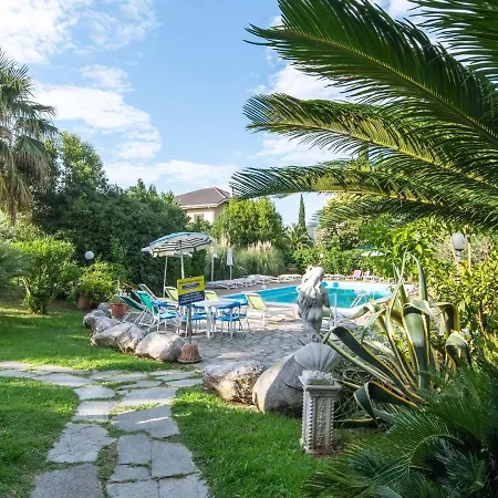 Stunning In With Beach Nearby * Лоано