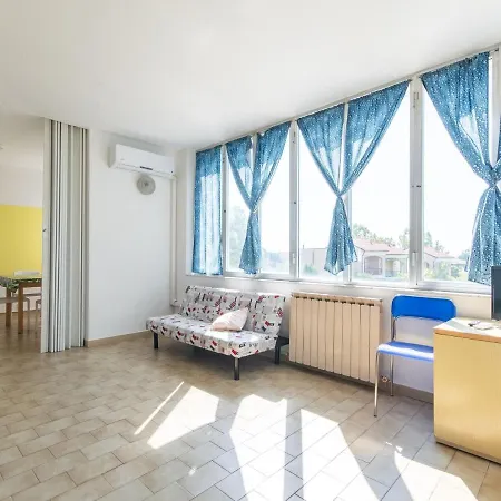 Апартаменты Stunning In With Beach Nearby *